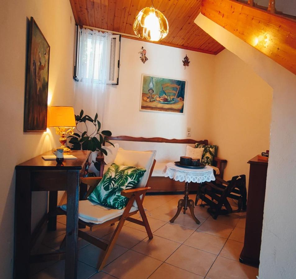فيلا Retro Wooden House جايوس المظهر الخارجي الصورة